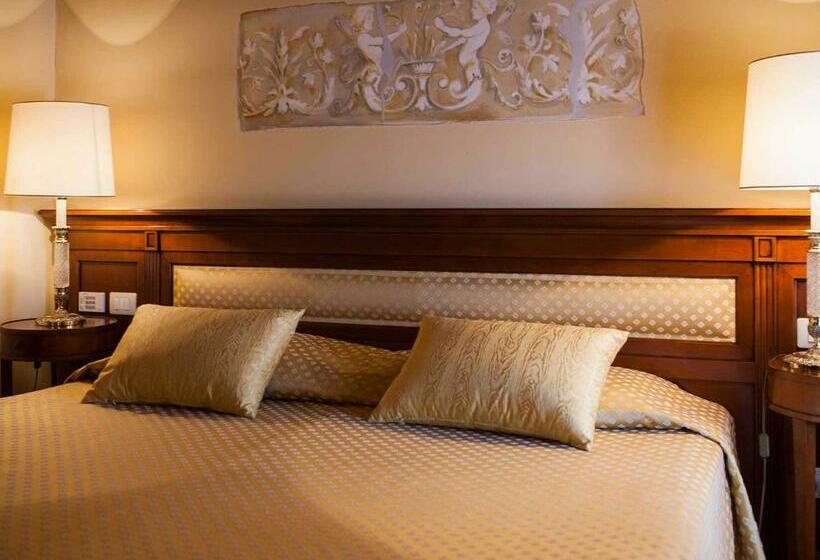 Quarto Estandar, Le Muse