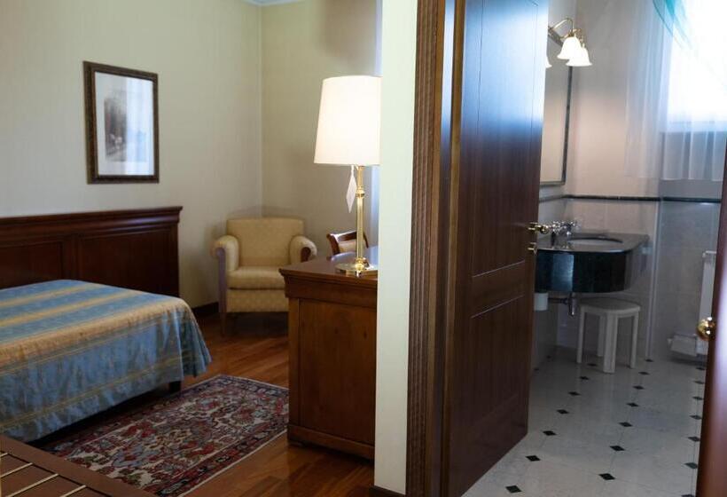 Quarto Estandar Individual, Le Muse