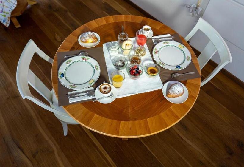 Quarto Estandar Individual, Le Muse