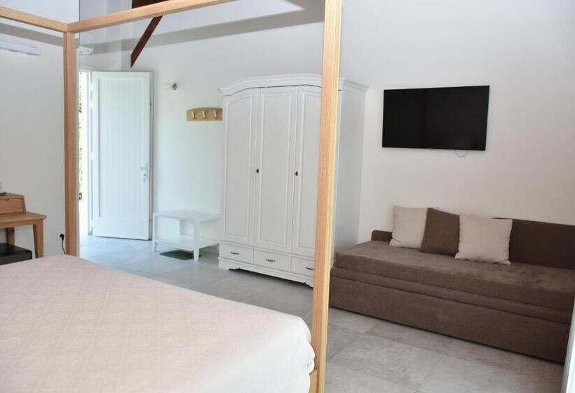 اتاق لوکس با تخت بزرگ, Masseria Tenuta Flora Maria