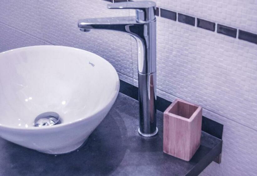 バルコニー付きスタンダードルーム, Melo Accommodations