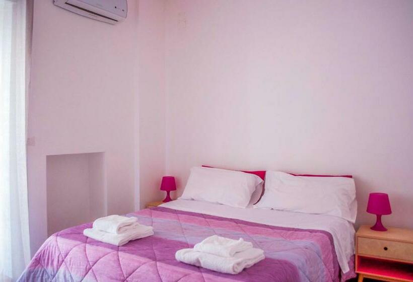 バルコニー付きスタンダードルーム, Melo Accommodations