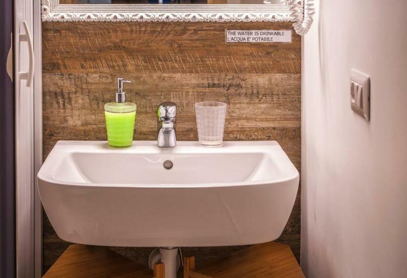 バルコニー付きスタンダードルーム, Melo Accommodations