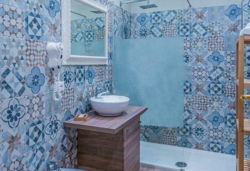 バルコニー付きスタンダードルーム, Melo Accommodations