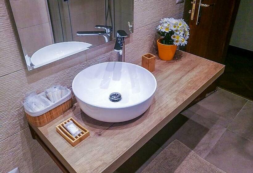 バルコニー付きスタンダードルーム, Melo Accommodations