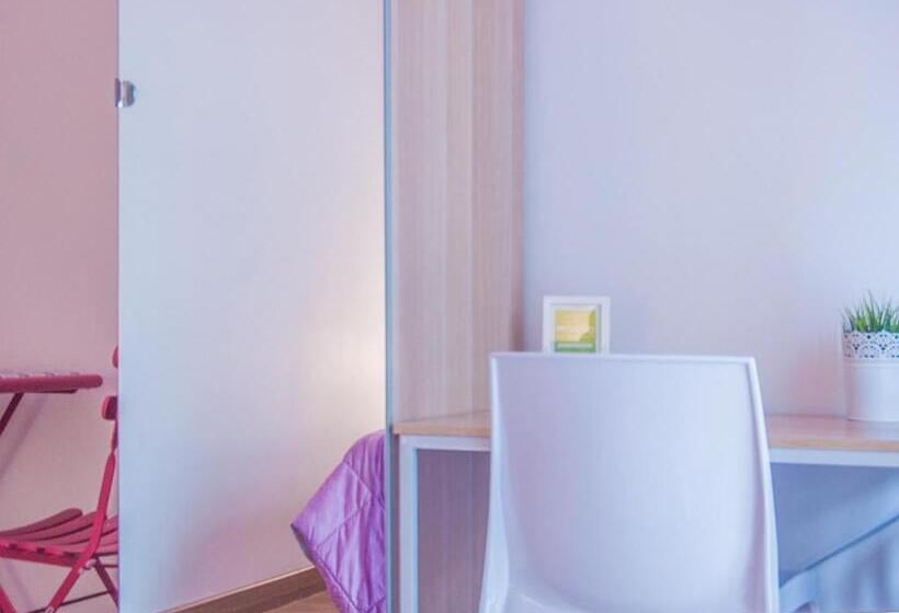 バルコニー付きスタンダードルーム, Melo Accommodations