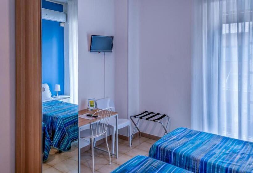 اتاق استاندارد چهارنفره با بالکن, Melo Accommodations