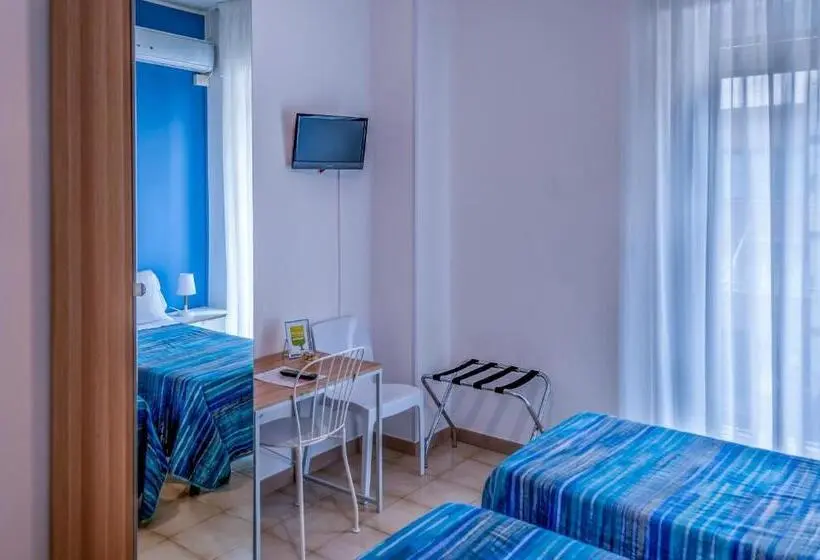 اتاق استاندارد چهارنفره با بالکن, Melo Accommodations