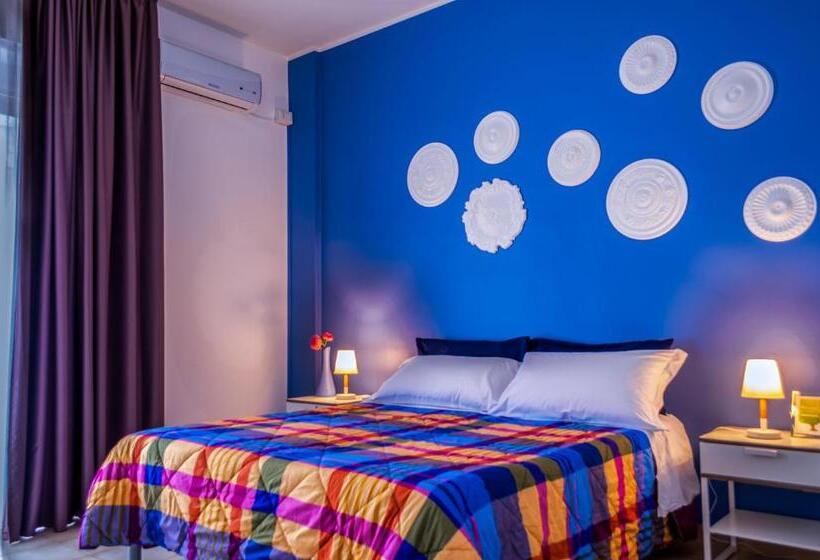 اتاق استاندارد چهارنفره با بالکن, Melo Accommodations
