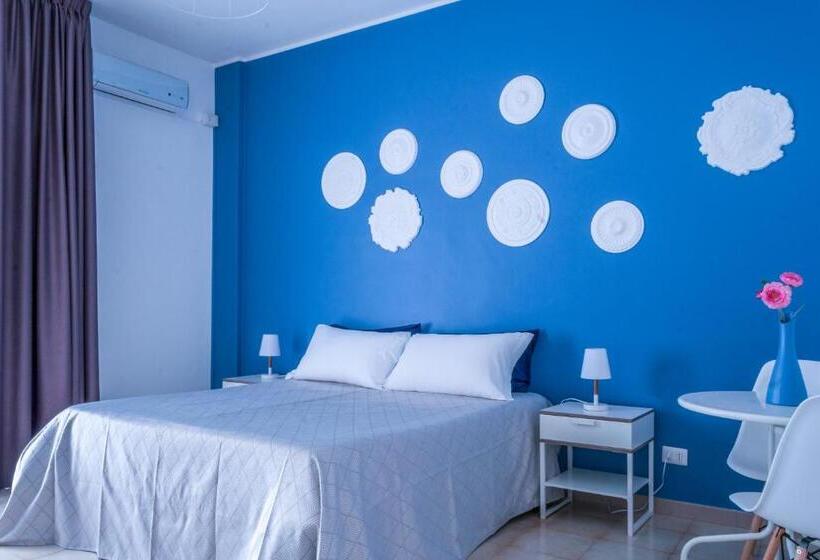 اتاق استاندارد سه تخته با بالکن, Melo Accommodations