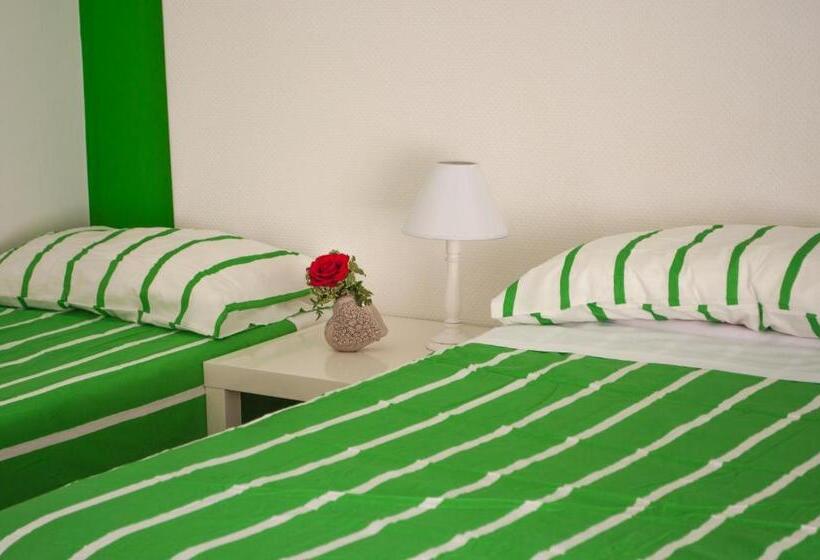 バルコニー付きスタンダードトリプルルーム, Melo Accommodations