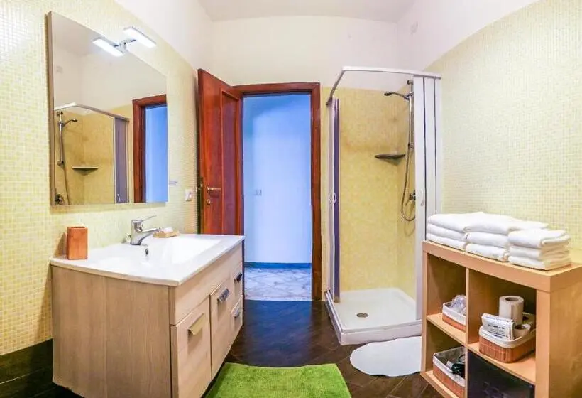 اتاق استاندارد سه تخته با بالکن, Melo Accommodations