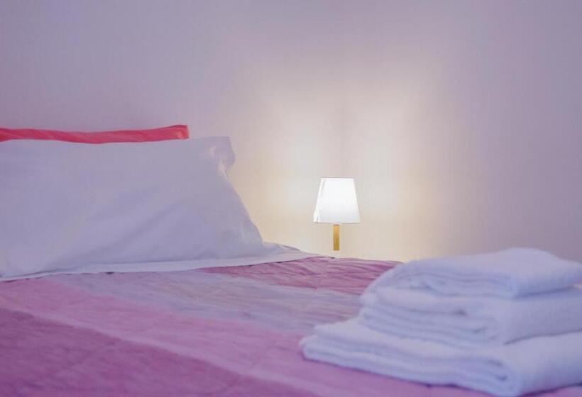 バルコニー付きスタンダードルーム, Melo Accommodations