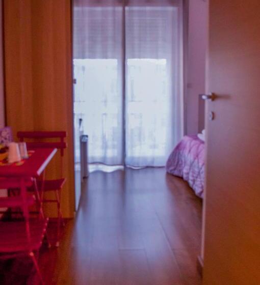 バルコニー付きスタンダードルーム, Melo Accommodations