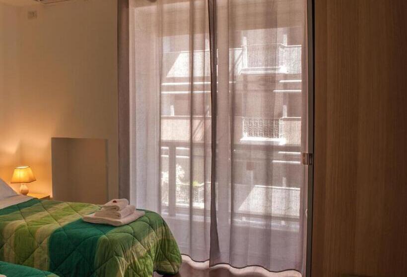 バルコニー付きスタンダードルーム, Melo Accommodations