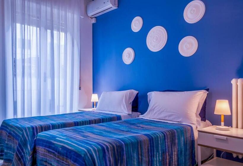 اتاق استاندارد سه تخته با بالکن, Melo Accommodations
