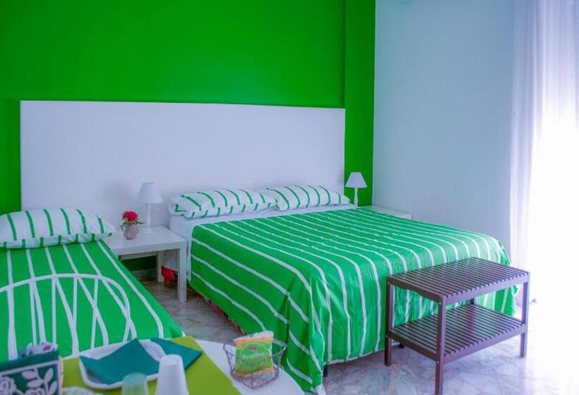 バルコニー付きスタンダードトリプルルーム, Melo Accommodations