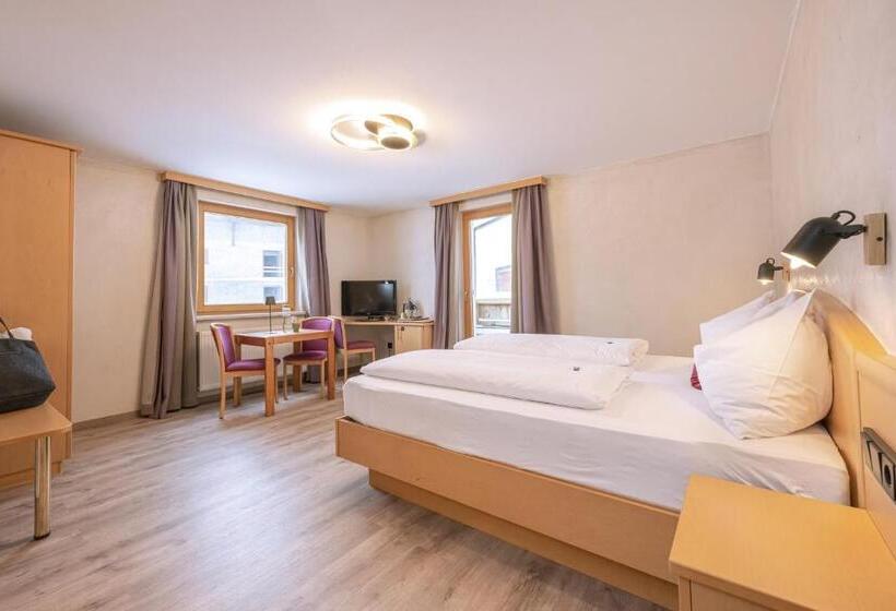 סוויטה משפחתית, Acherl