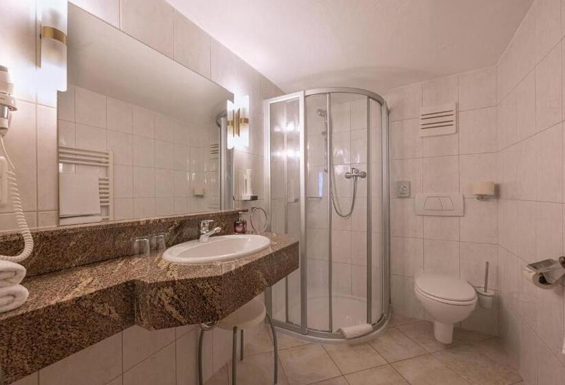 חדר סטנדרט, Acherl