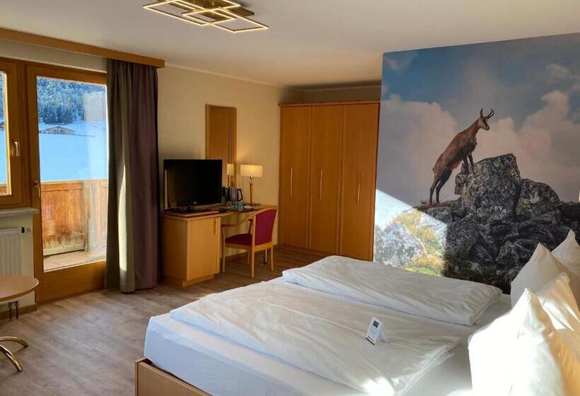 סוויטת ג'וניור נוף הרים, Acherl