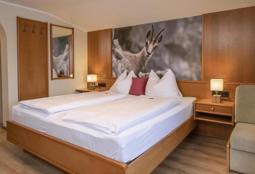 סוויטת ג'וניור, Acherl