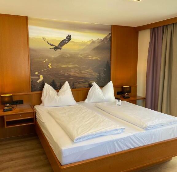 סוויטת ג'וניור, Acherl