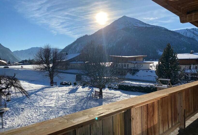 סוויטת ג'וניור, Acherl