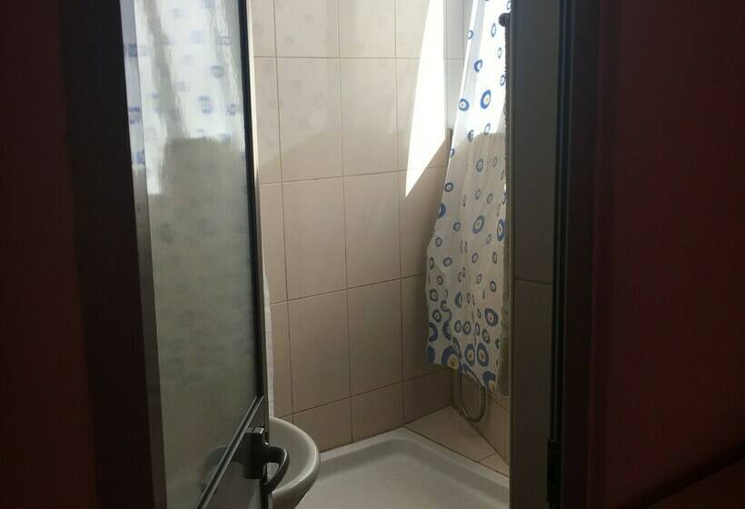 经济四人房间, Star