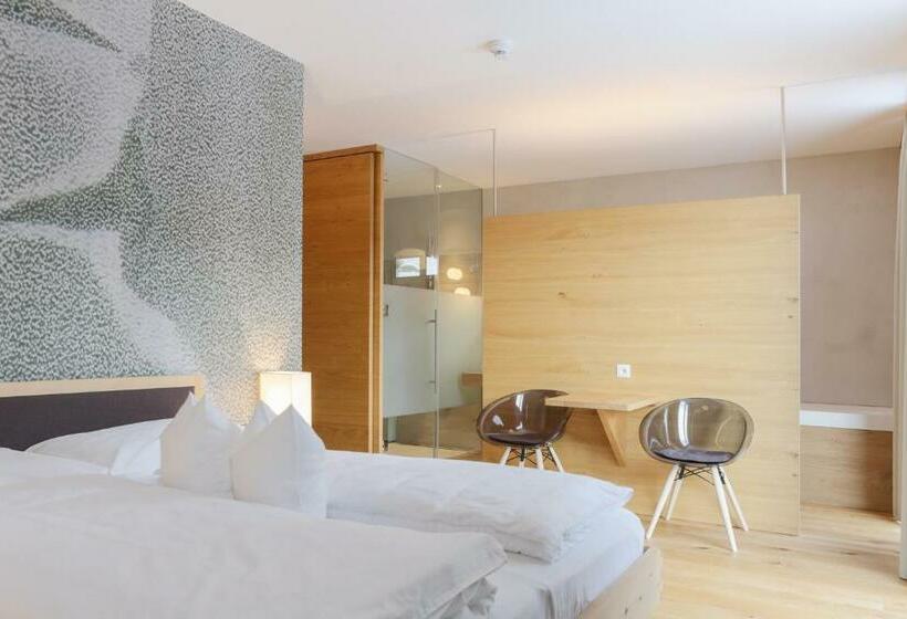 高级小型套房, Steindl's Boutique