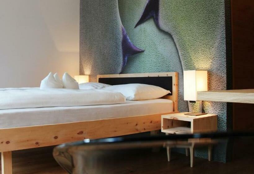 高级小型套房, Steindl's Boutique