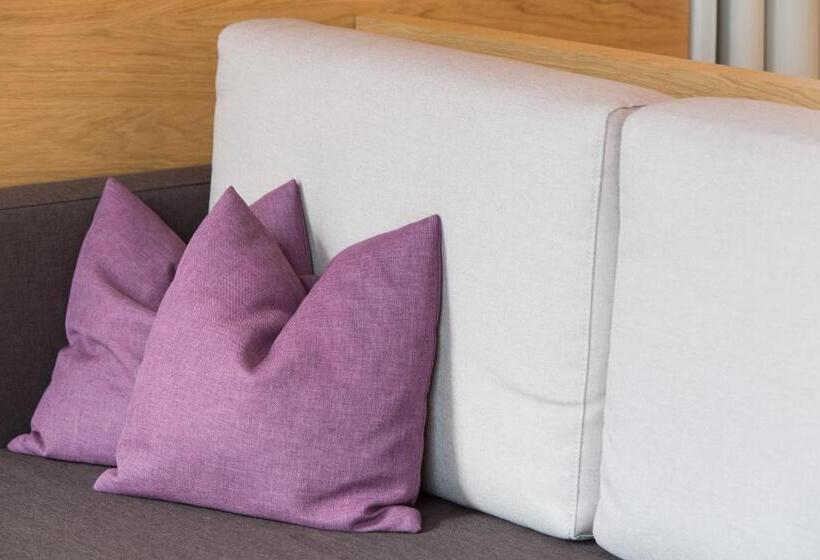 Студио Comfort, Steindl's Boutique