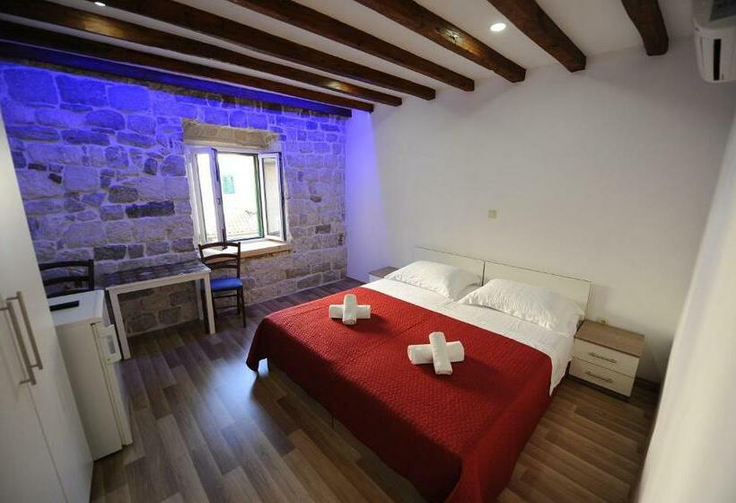 اتاق استاندارد, Top Center