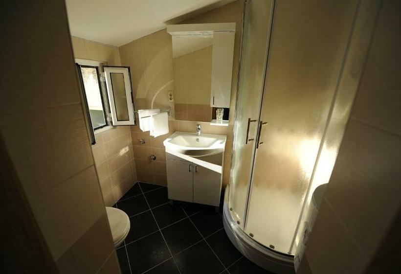 اتاق استاندارد, Top Center