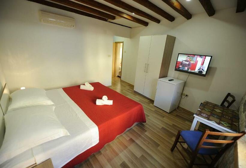 اتاق استاندارد, Top Center