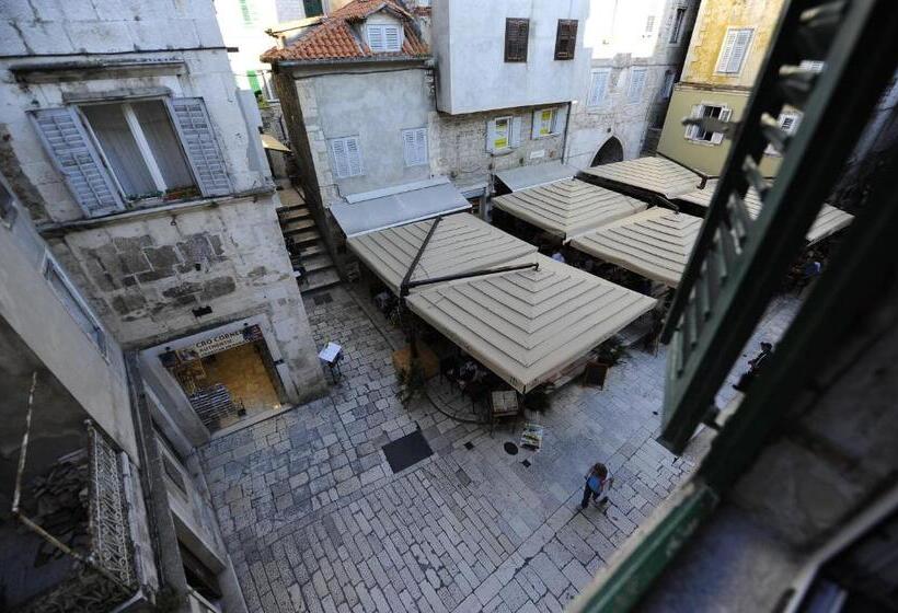 اتاق استاندارد, Top Center