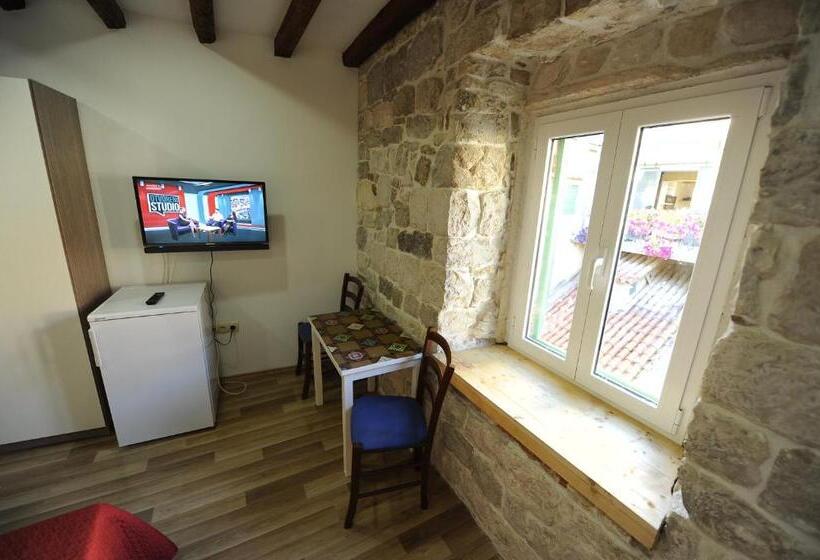 اتاق استاندارد, Top Center