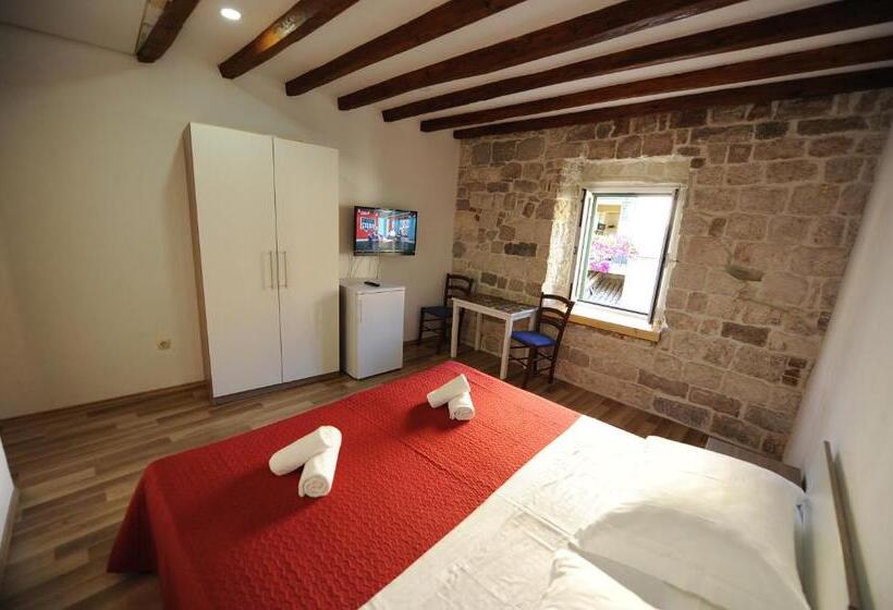 اتاق استاندارد, Top Center