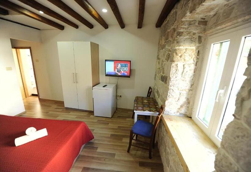 اتاق استاندارد, Top Center