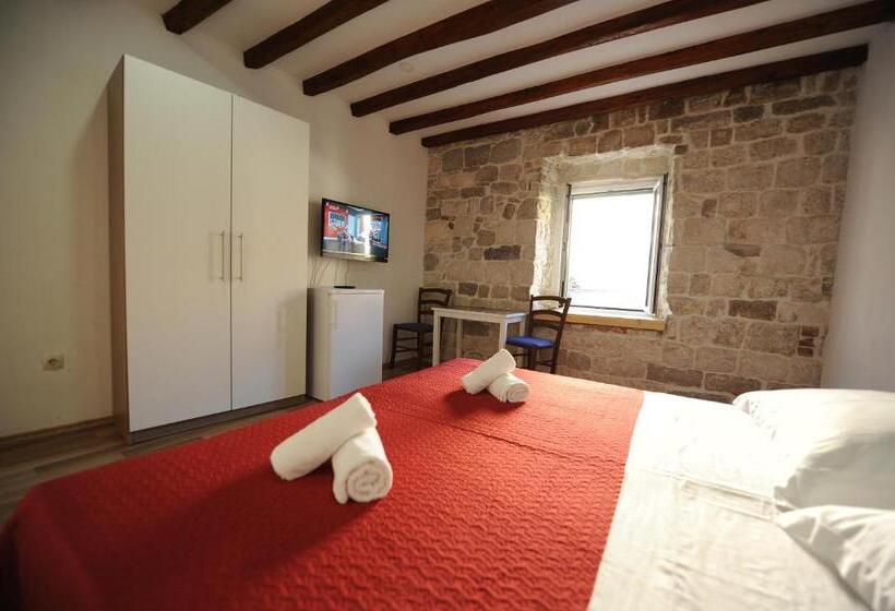 اتاق استاندارد, Top Center