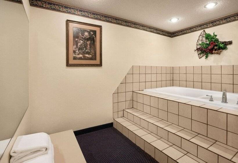 套房, Travelodge By Wyndham Fort Scott