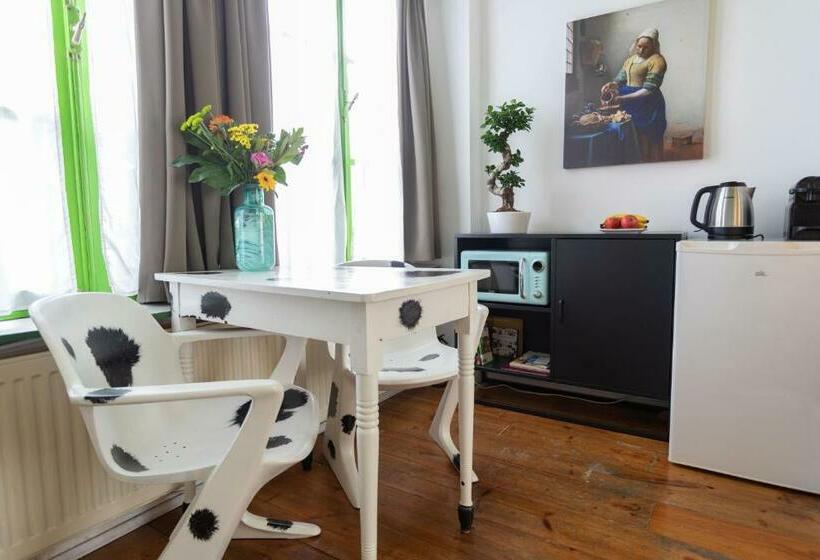 Superior Room King Size Bed, Tulip Of Amsterdam