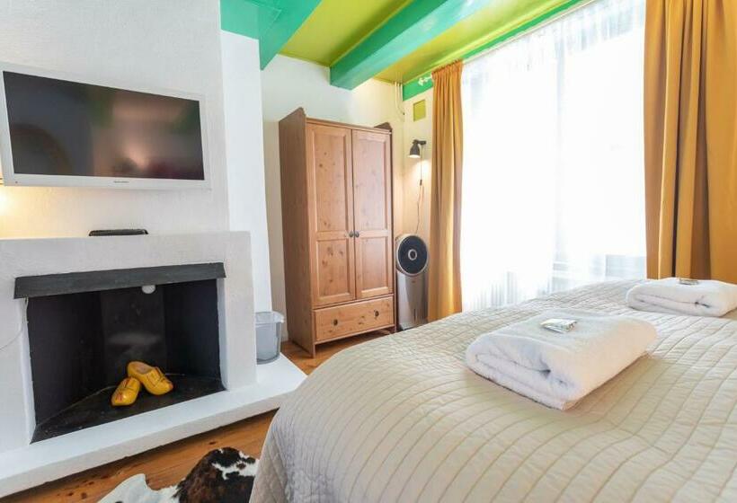 Superior Room King Size Bed, Tulip Of Amsterdam