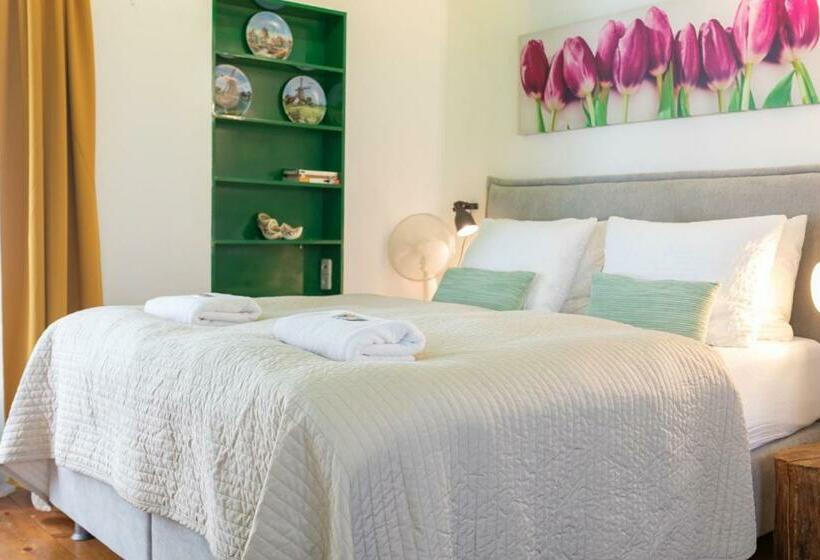 Superior Room King Size Bed, Tulip Of Amsterdam