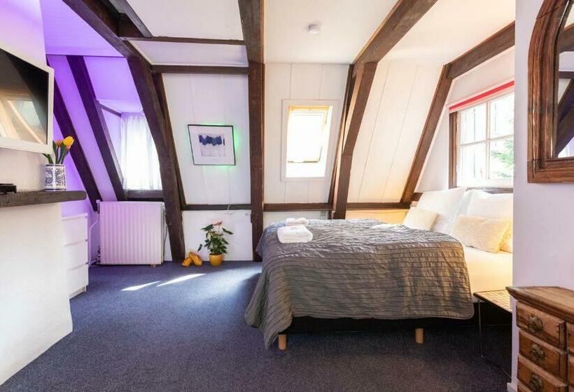 Superior Room King Size Bed, Tulip Of Amsterdam