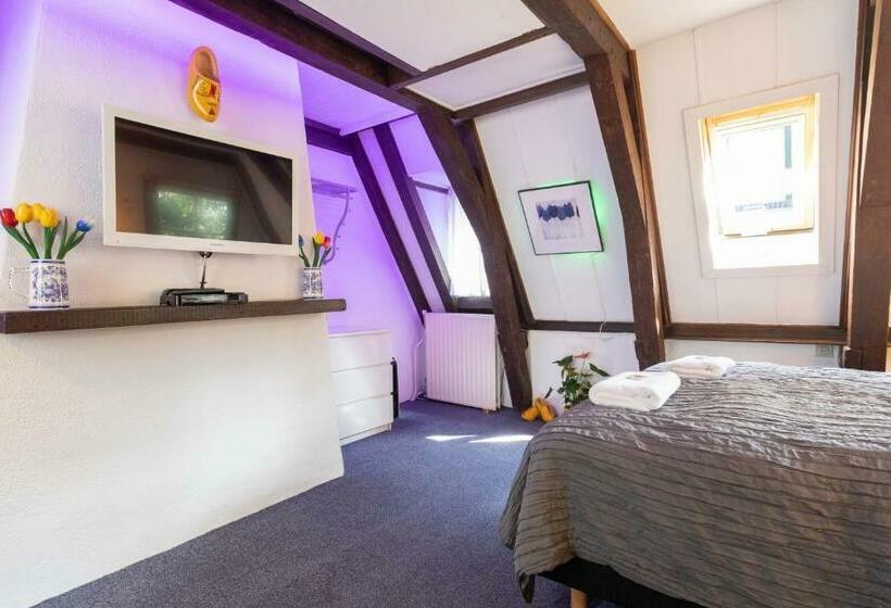 Superior Room King Size Bed, Tulip Of Amsterdam