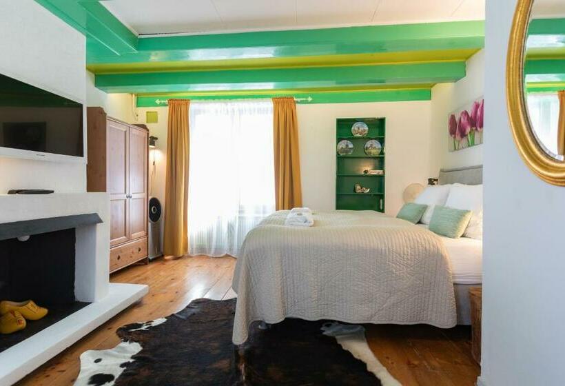 Superior Room King Size Bed, Tulip Of Amsterdam