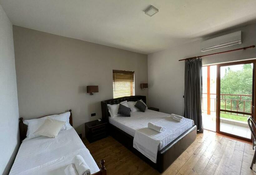 חדר סטנדרט לשלושה, Victoria