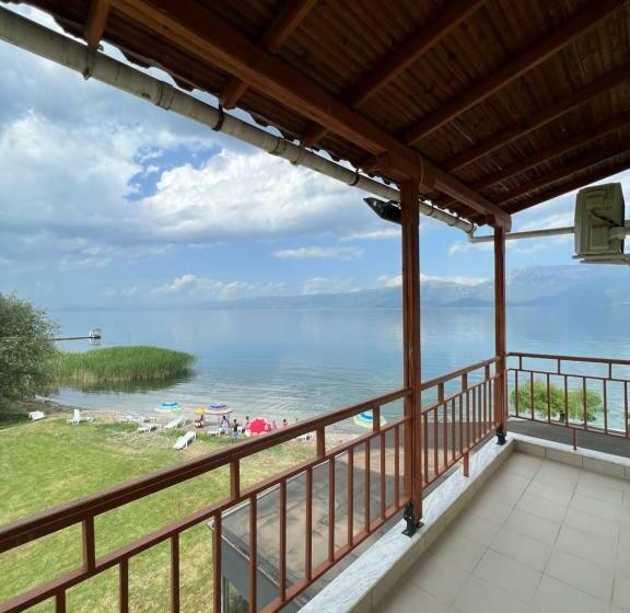 חדר סטנדרט לשלושה, Victoria