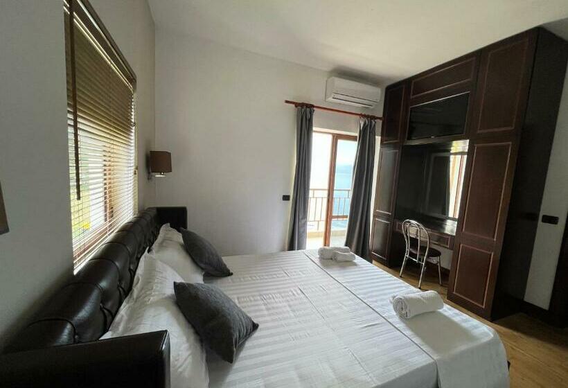 חדר סטנדרט לשלושה, Victoria