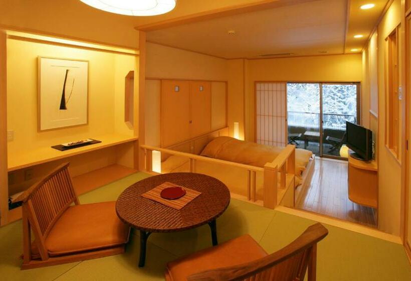 高级大房间, 游泉志だて